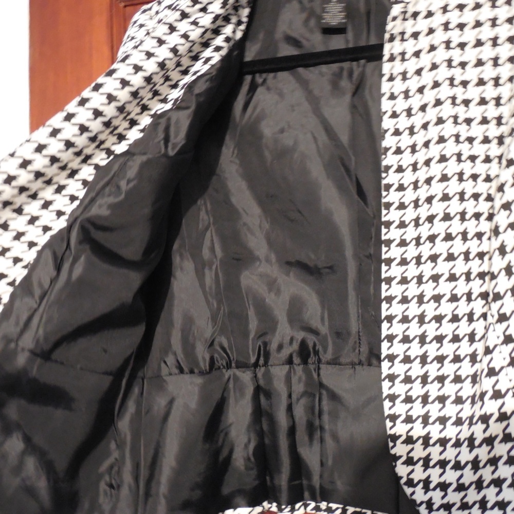 Lovely Shaped, Herringbone Pattern Jacket - image 2